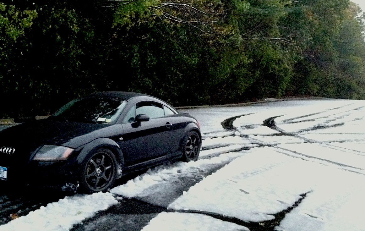audi-tt-black-first-snow-2011.jpg