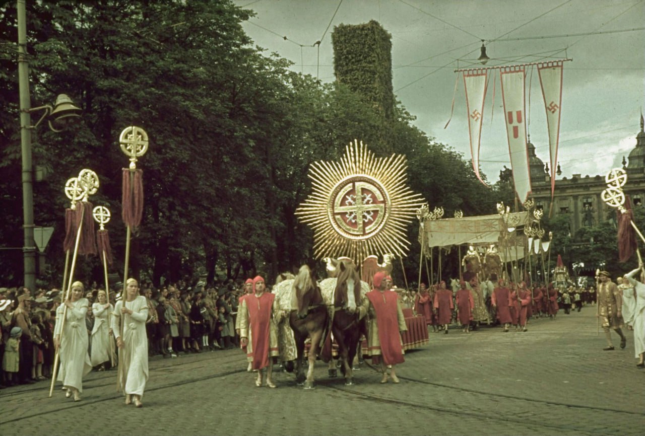 procession.jpg