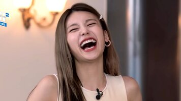 yeji laugh.jpg