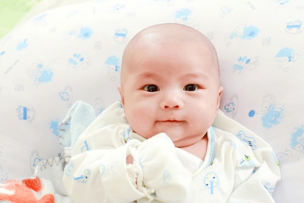 bald-head-asian-baby-has-600nw-530584111.jpg