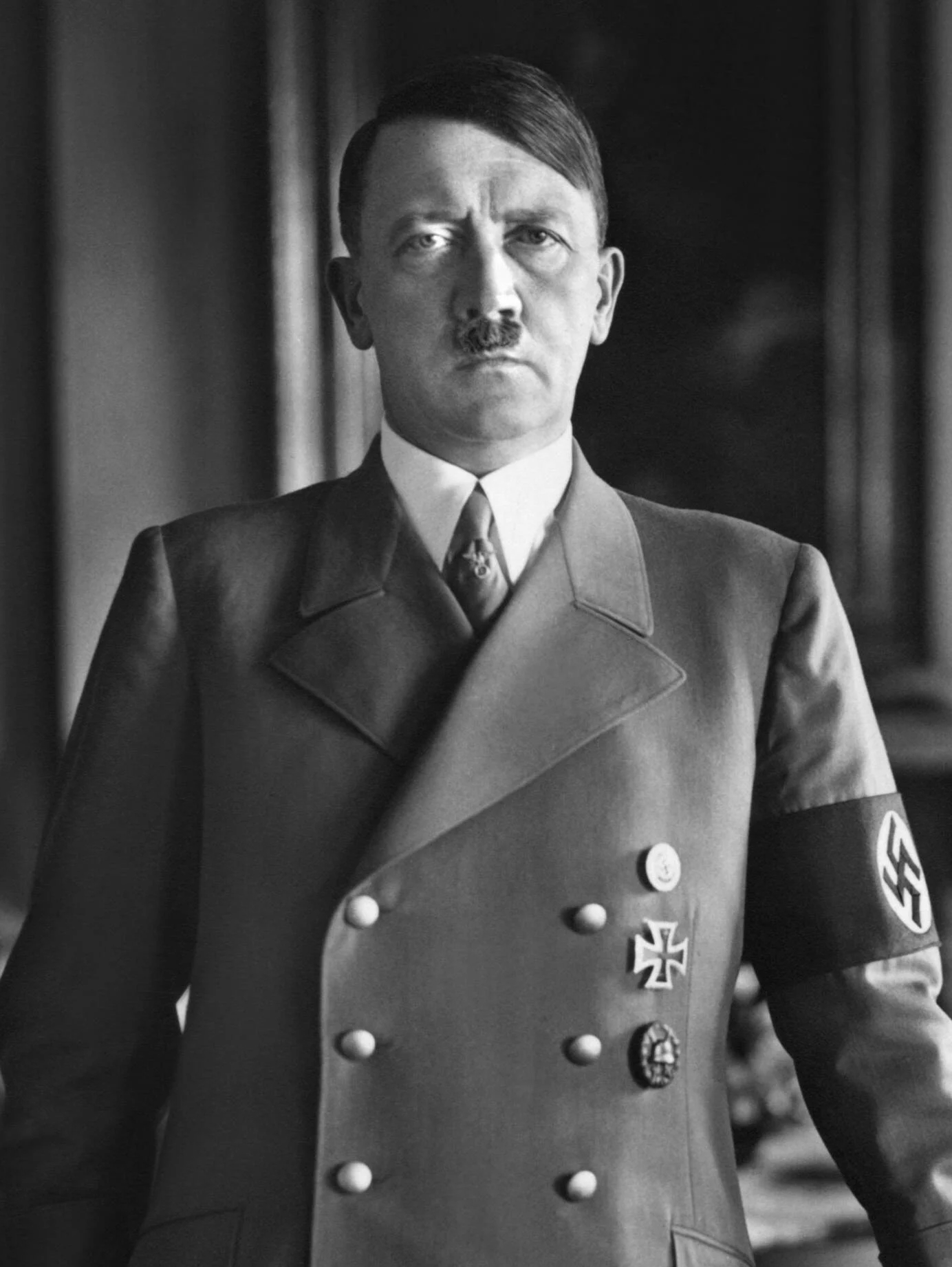 Hitler_portrait_crop.jpg