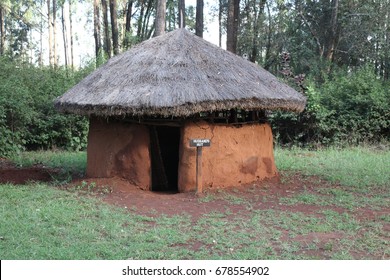 https://www.shutterstock.com/image-photo/traditional-thatched-homes-huts-maasai-260nw-678554902.jpg